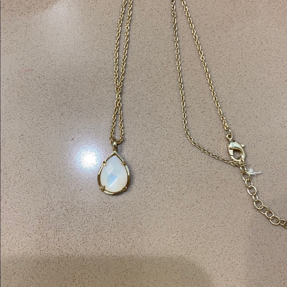 Kiri Kendra Scott pearl pendant